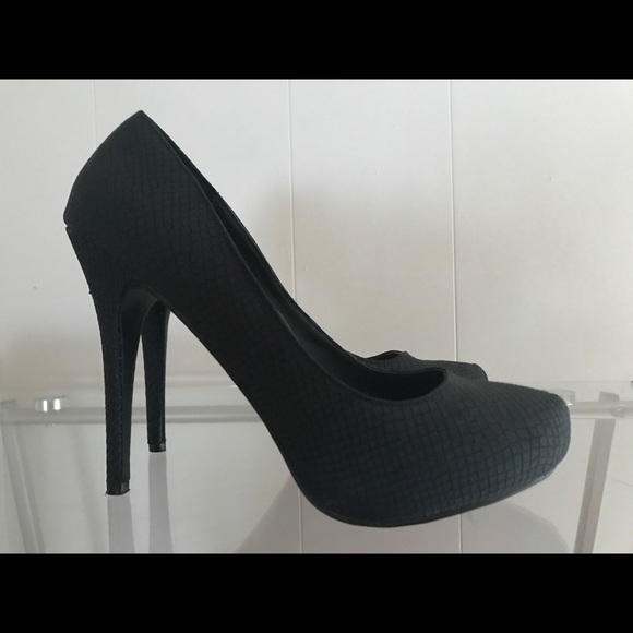 Black high heel shoes size 8.5 - Picture 3 of 4